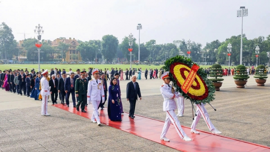 VFF delegates pay tribute to President Ho Chi Minh ahead of congress