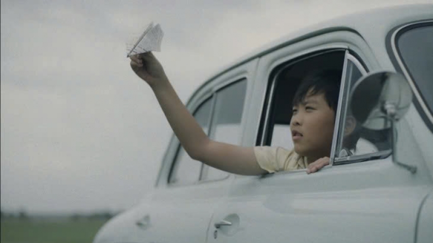 Hollywood entertainment outlet Deadline reports on Vietnamese film Chớp bóng
