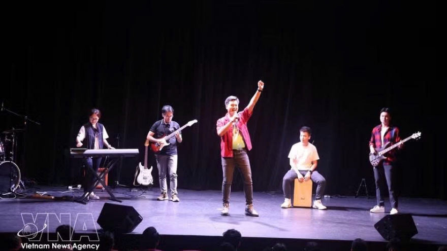 Vietnamese students in Singapore promote homeland’s culture through music