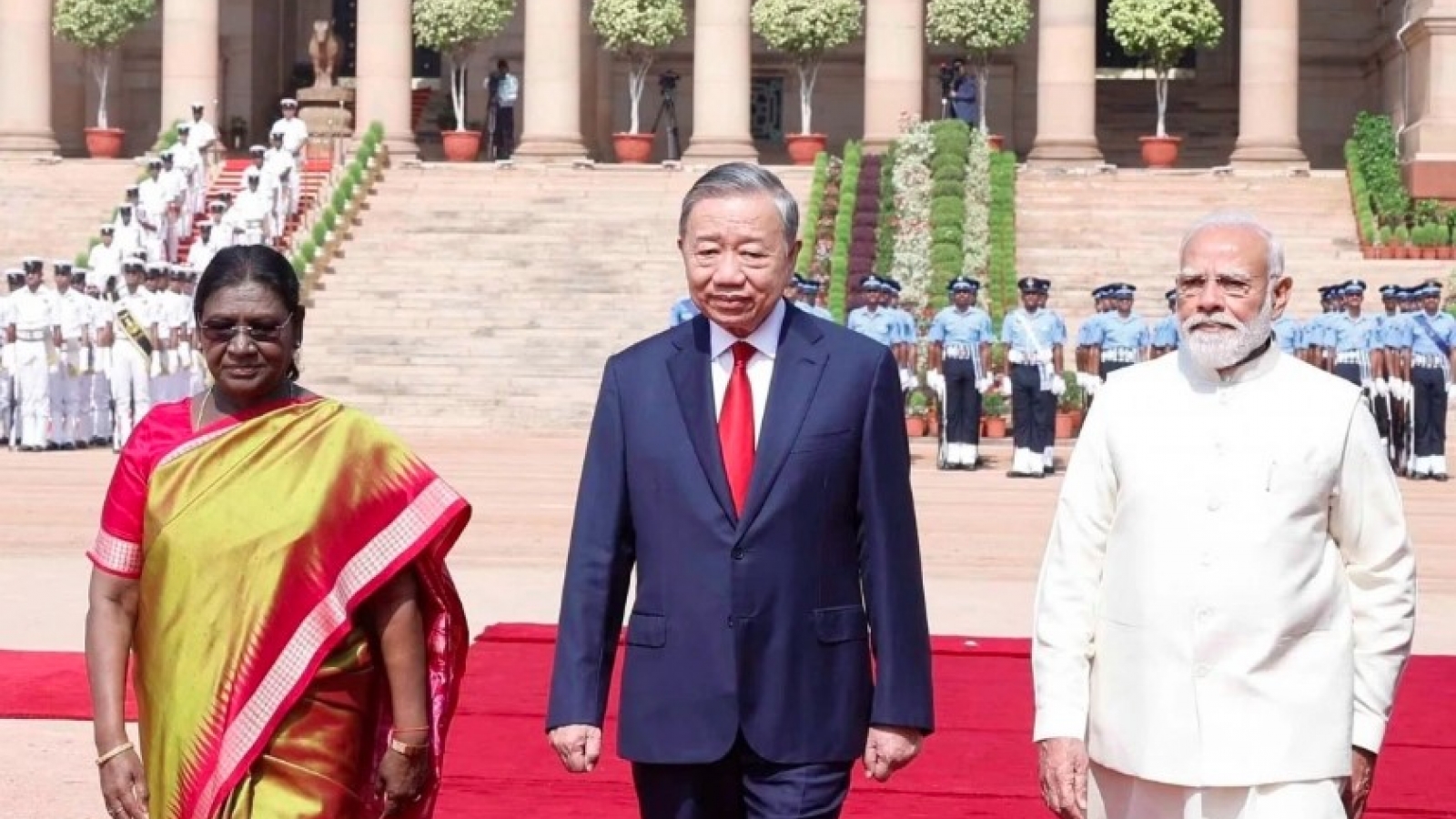India hosts official welcome ceremony for Vietnam's top leader