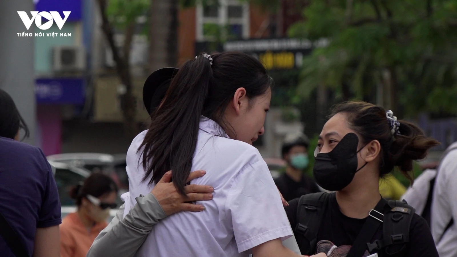 Thi lớp 10: Khi áp lực "vượt vũ môn" hóa thành nụ cười và giọt nước mắt hạnh phúc