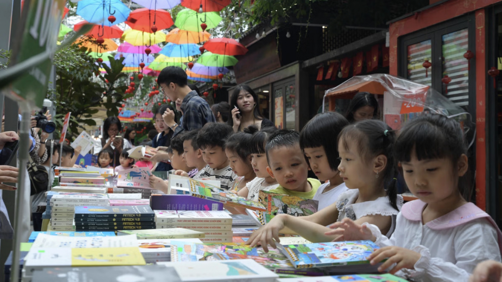 Hà Nội khởi động “Gia đình đọc sách”: Đánh thức văn hóa đọc ở mỗi nhà