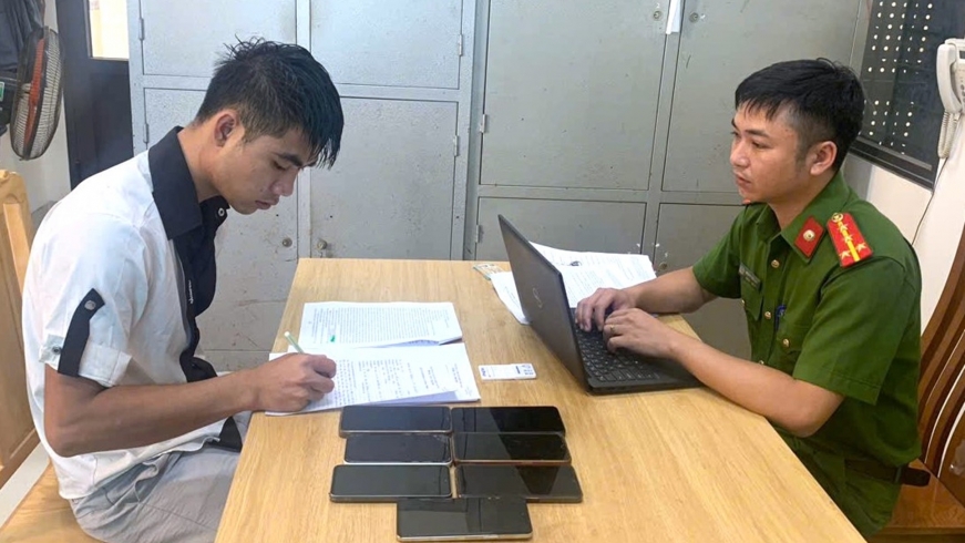 Bắt quả tang đối tượng trộm cắp điện thoại trong Khu công nghiệp Kim Bảng I