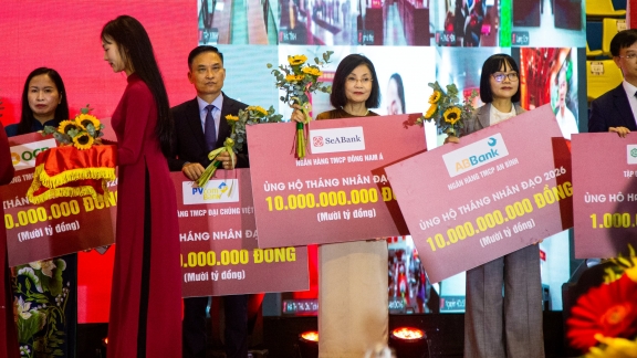 SeABank ủng hộ 10 tỷ đồng hưởng ứng Tháng Nhân đạo năm 2026