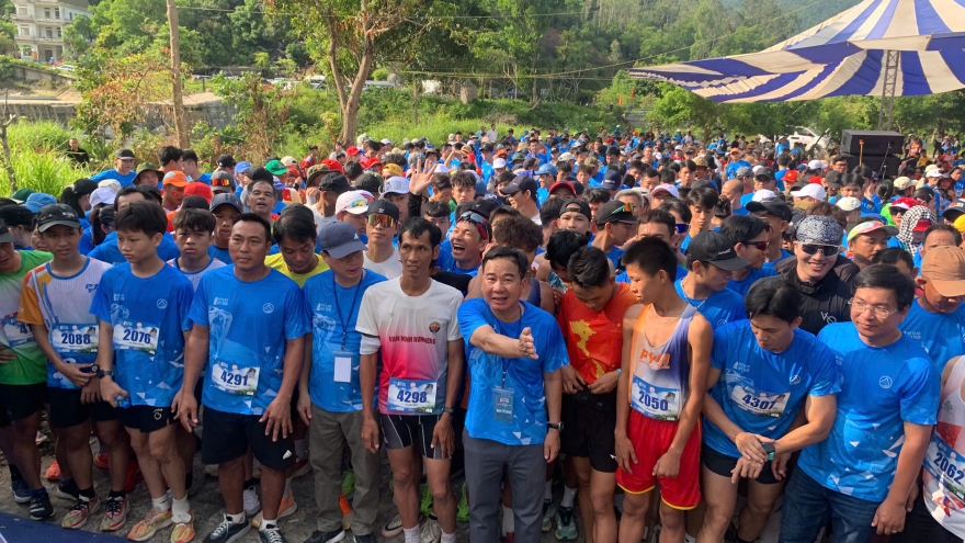 Hơn 1.000 người tham gia giải chạy “Chinh phục Núi Đá Bia Sky Run” 2026