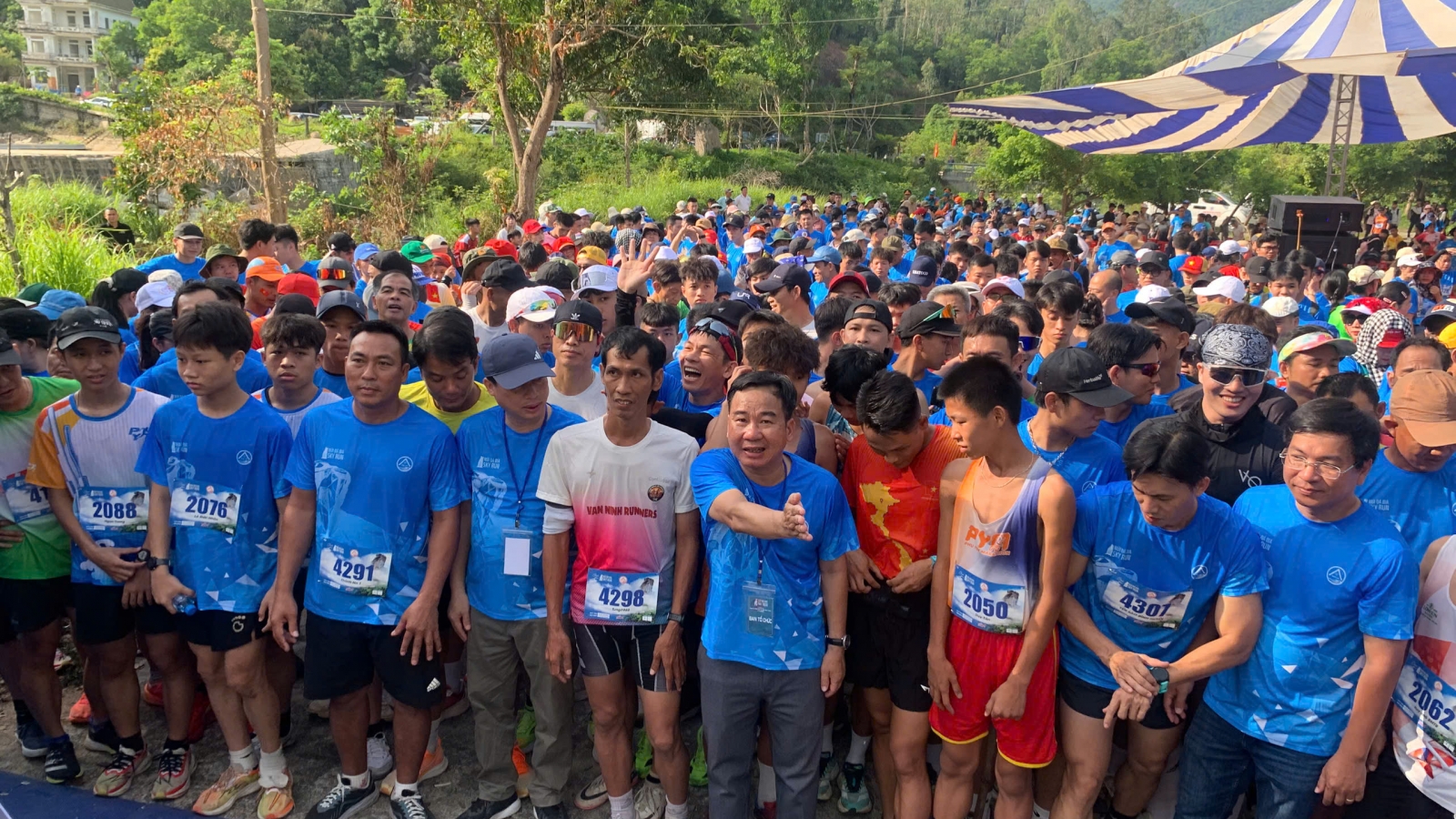 Hơn 1.000 người tham gia giải chạy “Chinh phục Núi Đá Bia Sky Run” 2026