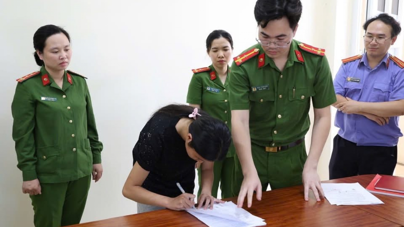 Khởi tố 2 nữ sinh đánh hội đồng tại trường nghề ở Phú Thọ