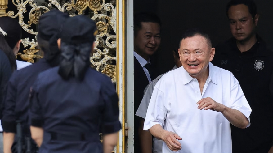 Cựu Thủ tướng Thái Lan Thaksin Shinawatra được ra tù trước thời hạn