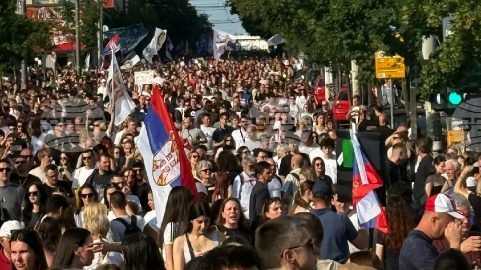 Hàng chục nghìn người biểu tình chống chính phủ tại Serbia