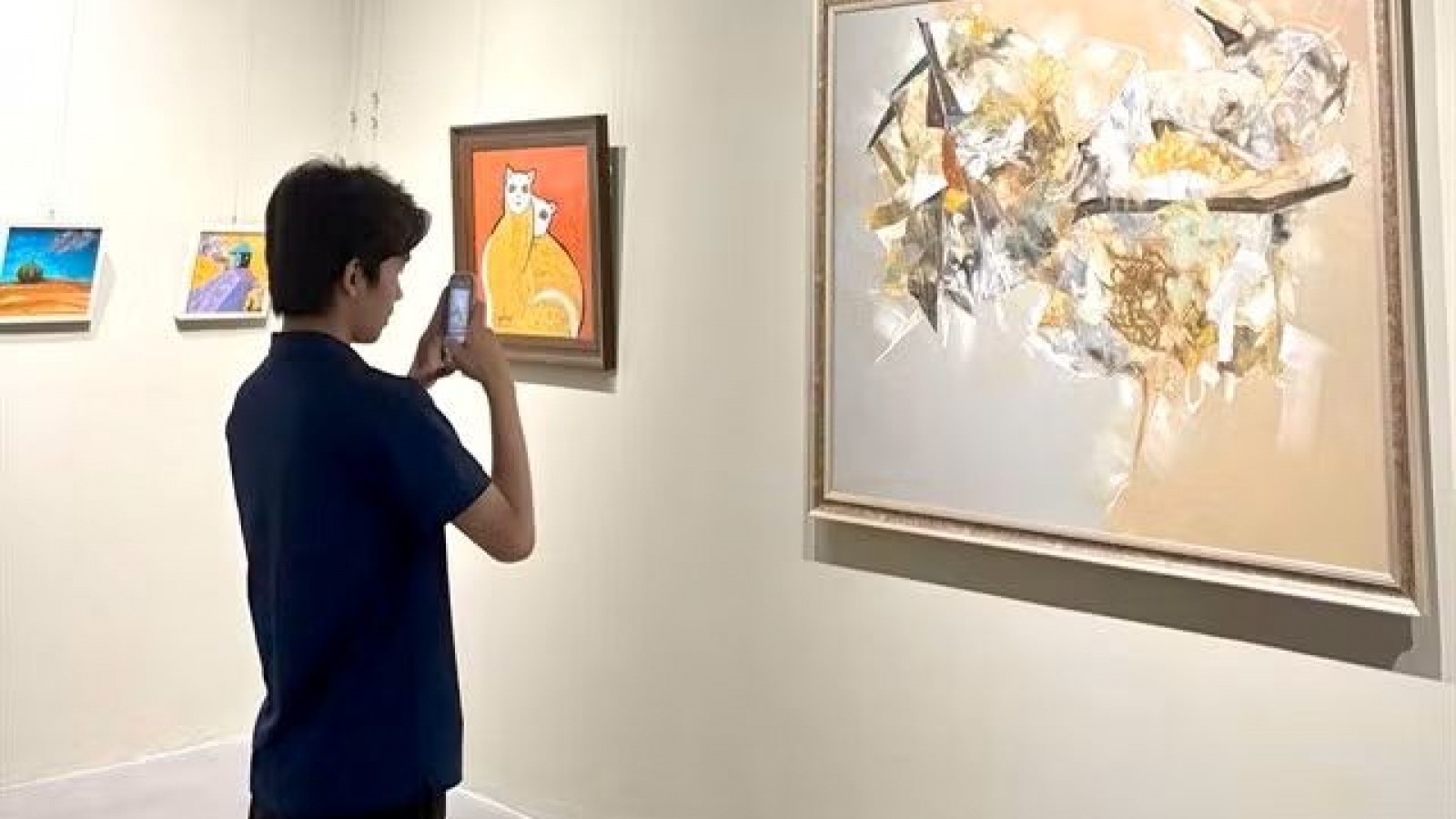 Indonesian, Vietnamese artists celebrate beauty of their culture