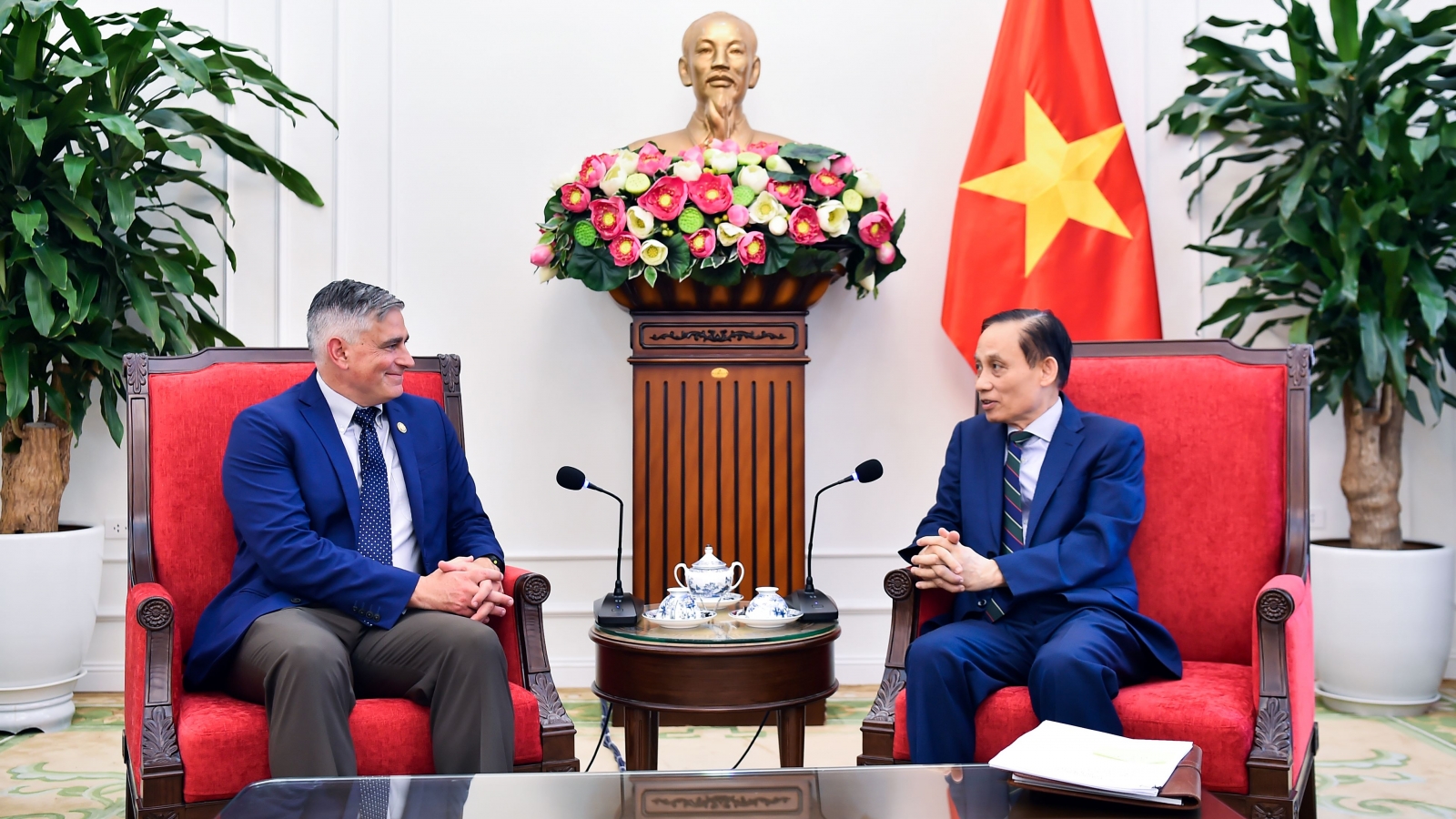 Bộ trưởng Bộ Ngoại giao Lê Hoài Trung tiếp Đoàn nghị sĩ Hoa Kỳ