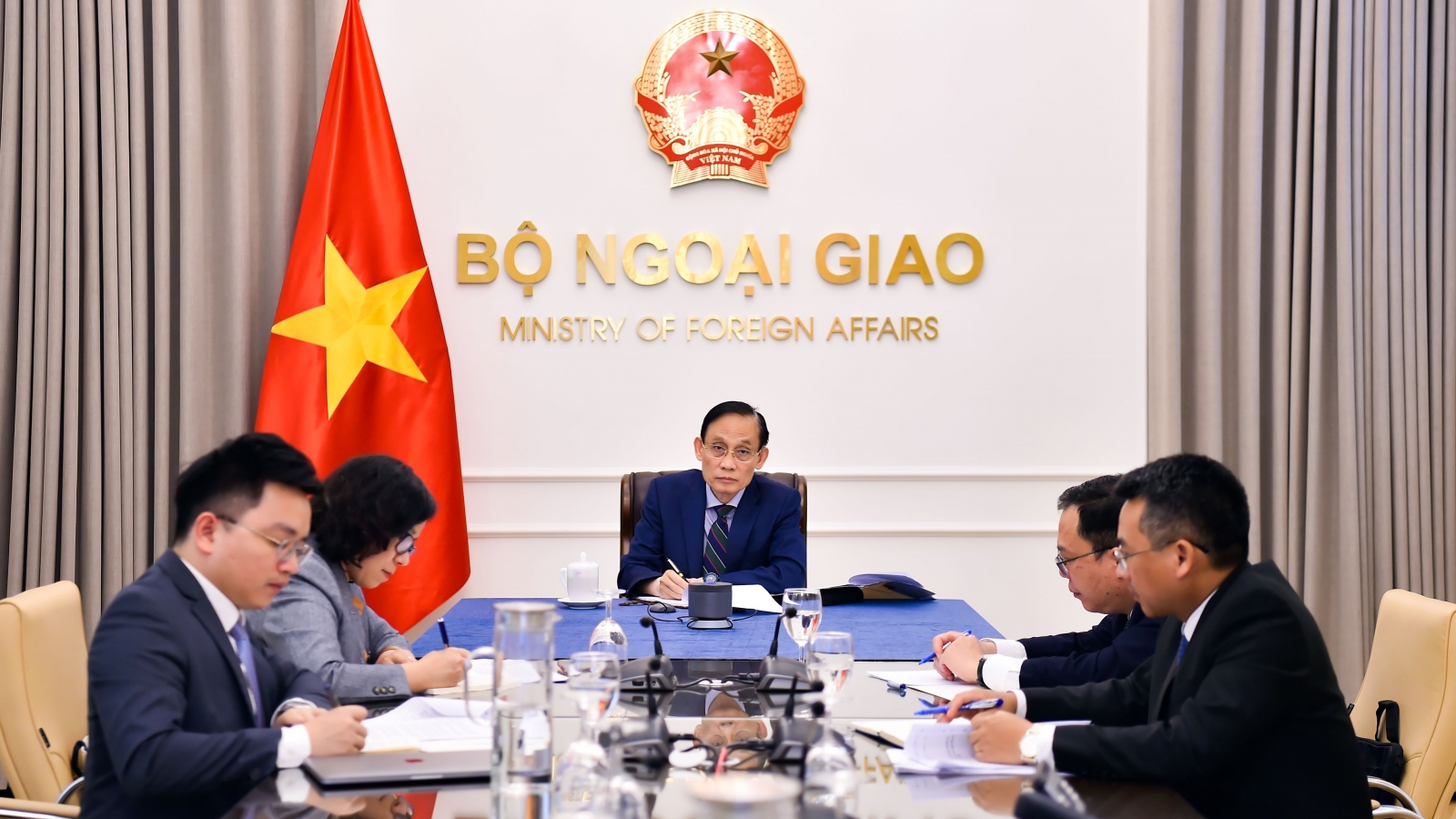 Bộ trưởng Ngoại giao Lê Hoài Trung điện đàm với Ngoại trưởng Algeria và Namibia