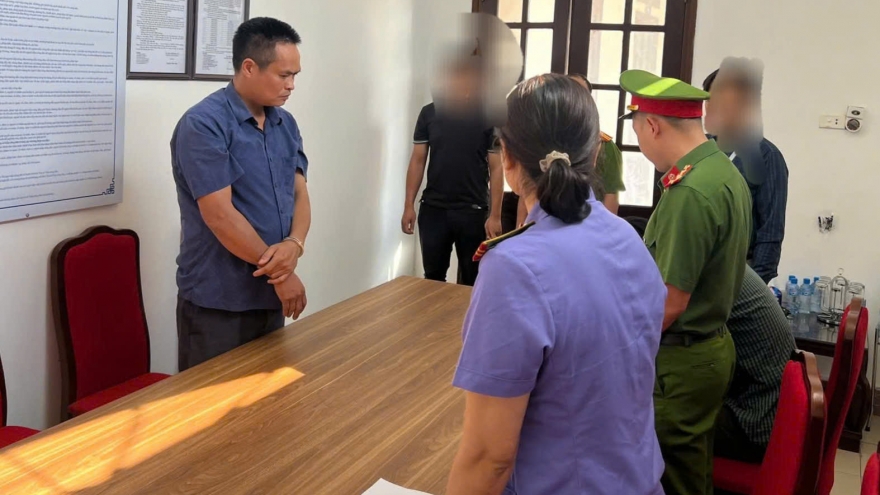 Khởi tố cựu cán bộ địa chính xã lừa "chạy" sổ đỏ, chiếm đoạt 250 triệu đồng