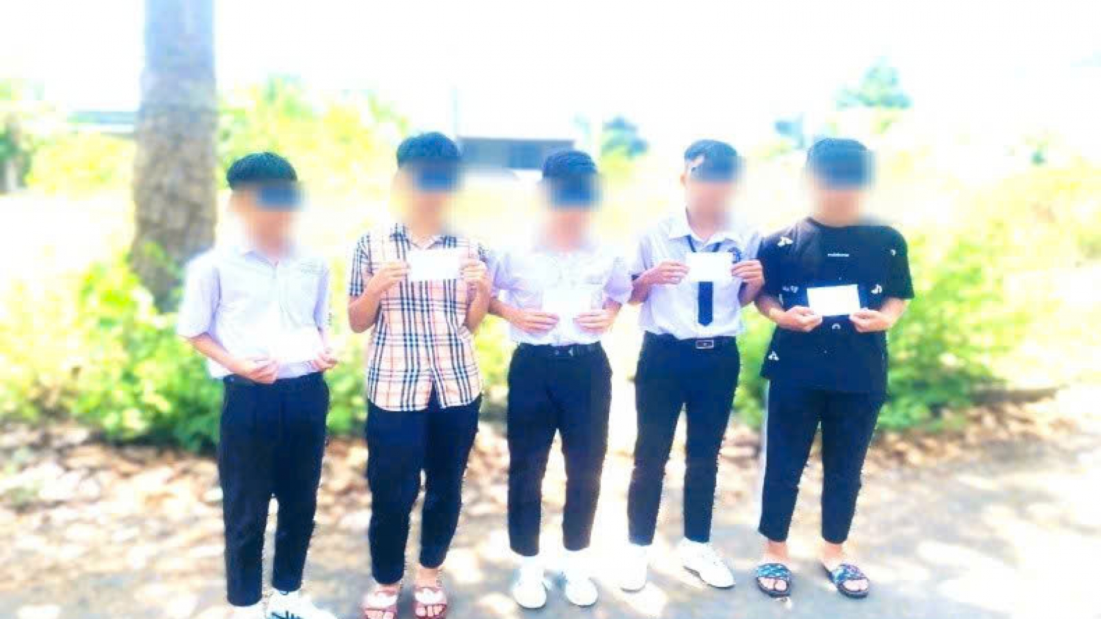 Khởi tố nhóm thanh thiếu niên dùng hung khí đe dọa cướp tài sản người khác