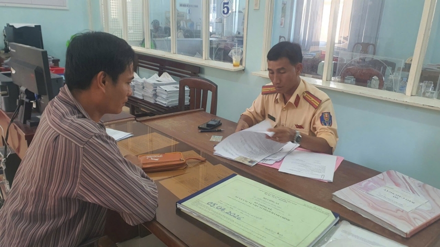 Xử phạt tài xế  điều khiển xe tải lưu thông ngược chiều