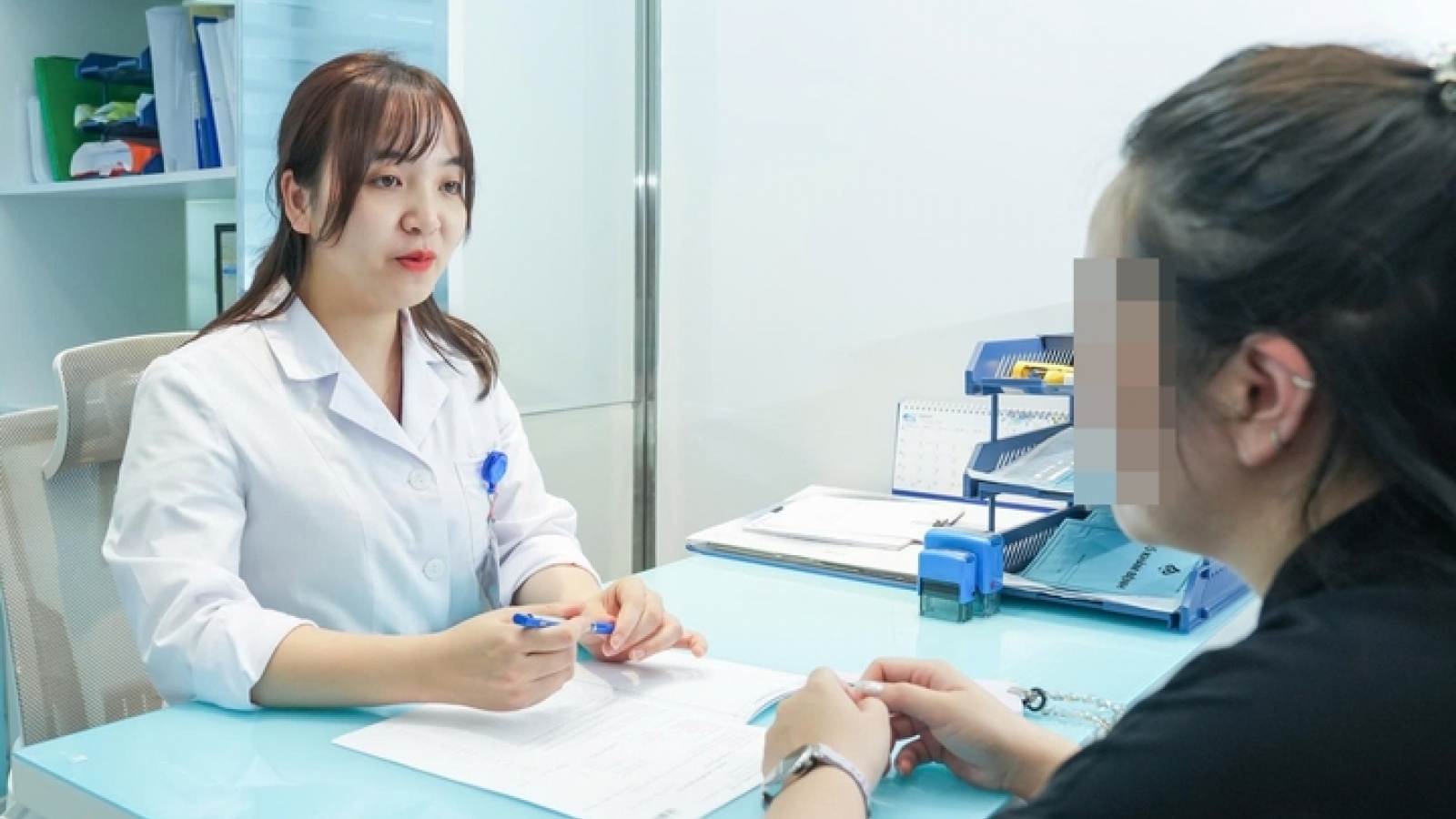 Bị cắt 2 vòi trứng ở tuổi 21 vì tưởng đau bụng chỉ là do viêm phụ khoa