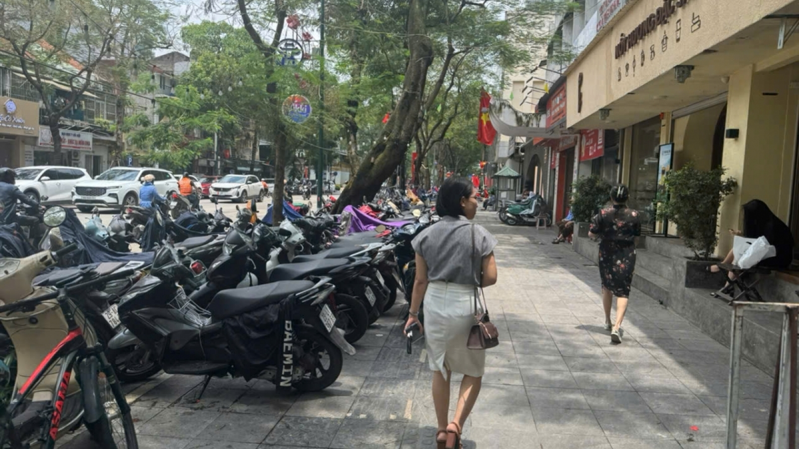 Kinh tế vỉa hè và bài toán quản trị đô thị