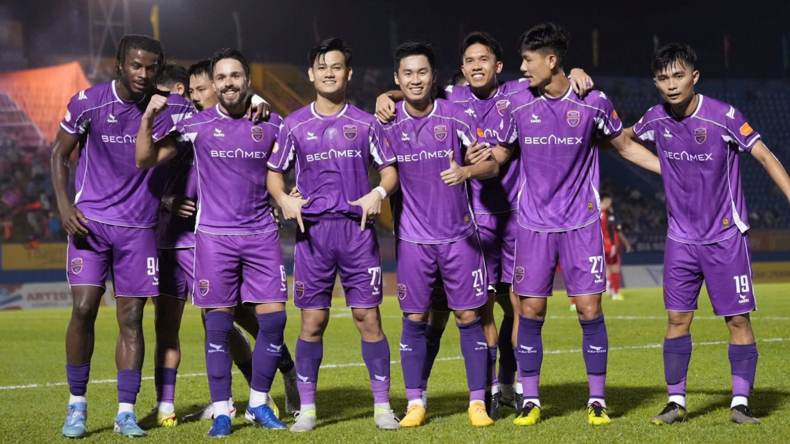 CLB TP.HCM đối mặt khó khăn chồng chất ở cuộc đua trụ hạng V-League 2025/2026