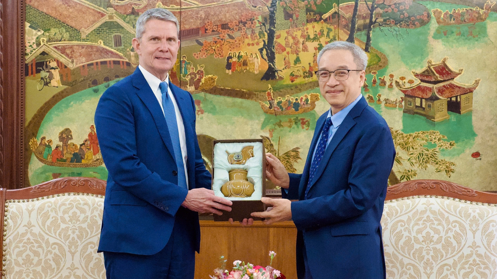 Vietnam seeks broader cooperation in cultural promotion with CNN