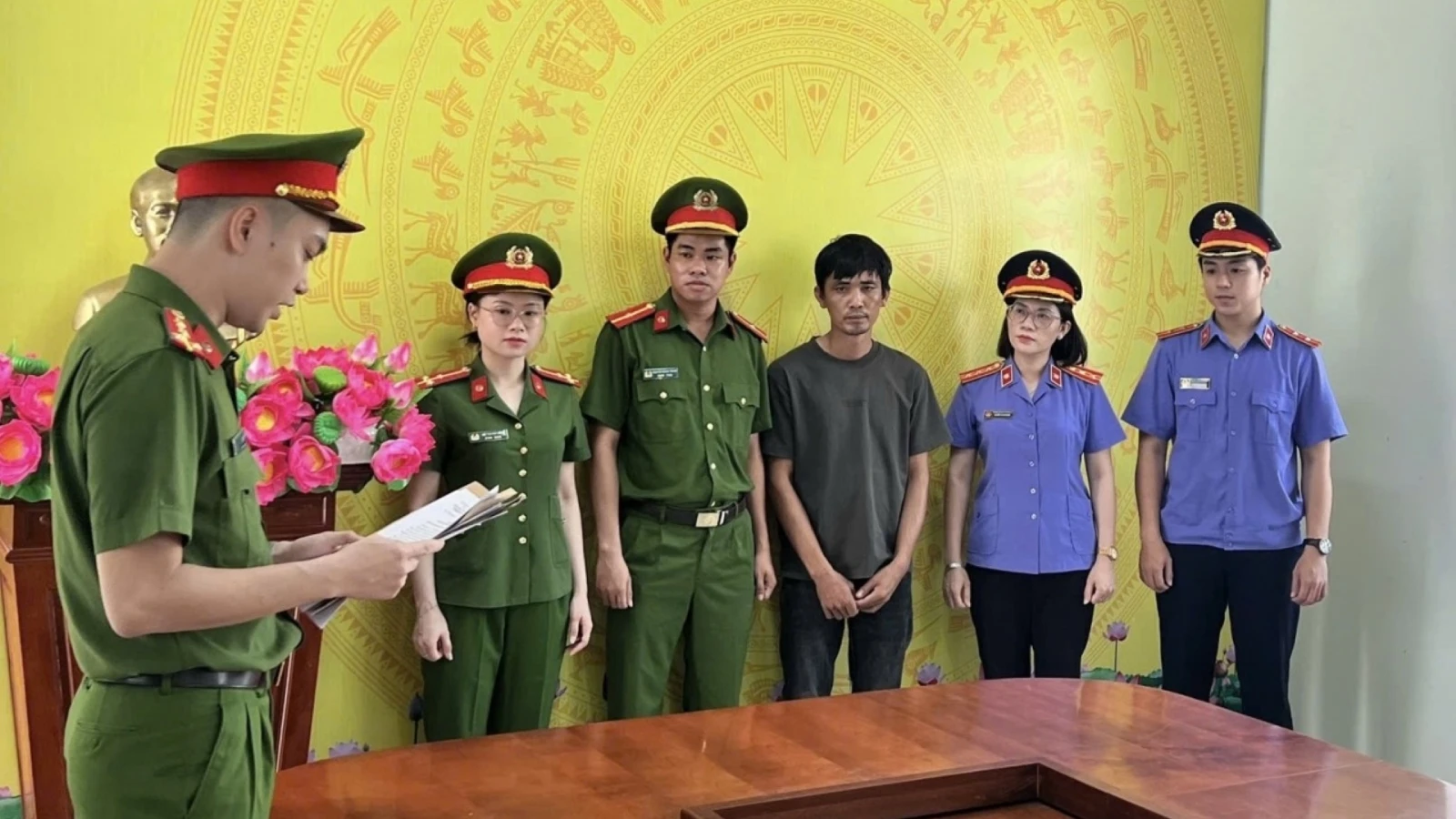 Làm giả sổ đỏ để lừa đảo chiếm đoạt hơn 500 triệu đồng