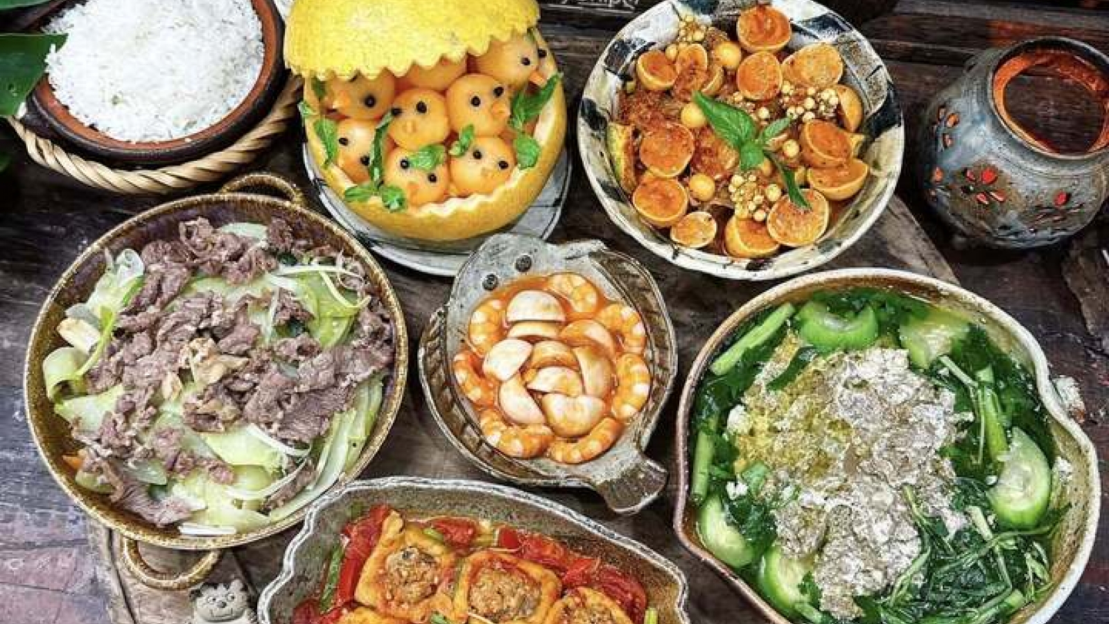 Mẹ đảm khoe mâm cơm nhà, chồng cảm ơn "nhờ mạng xã hội nên được ăn ngon"