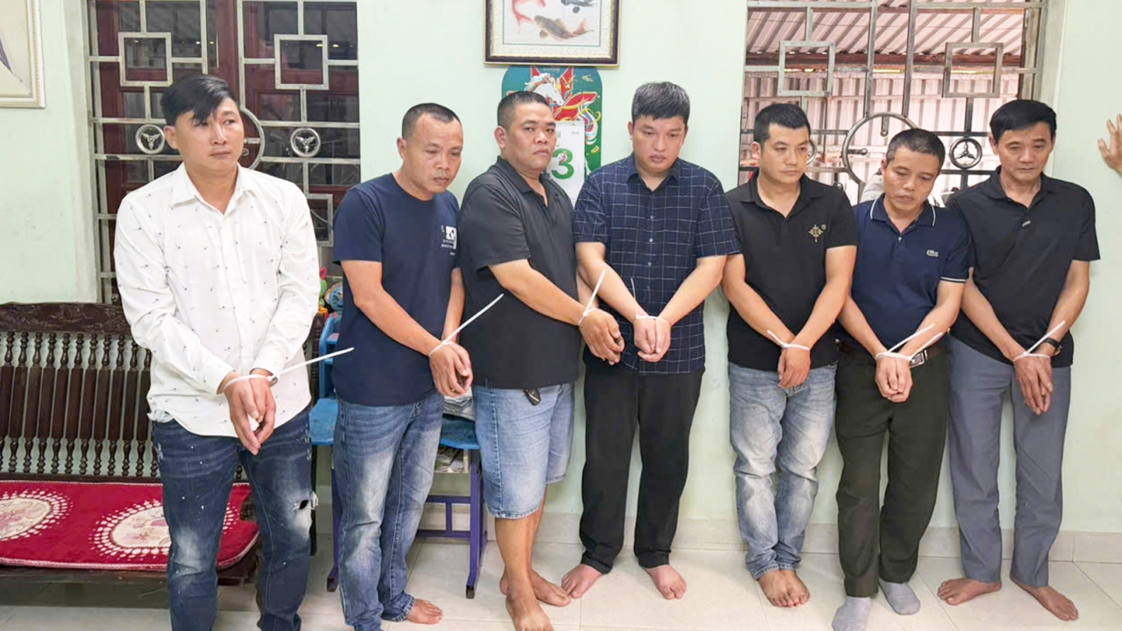 Công an Hà Nội vây sới xóc đĩa, khởi tố 10 bị can