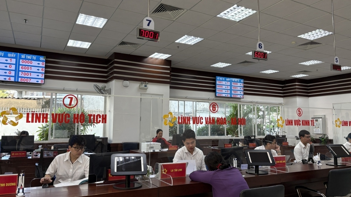 Chính quyền 2 cấp vận hành sau gần 1 năm, người dân vẫn băn khoăn về dịch vụ công