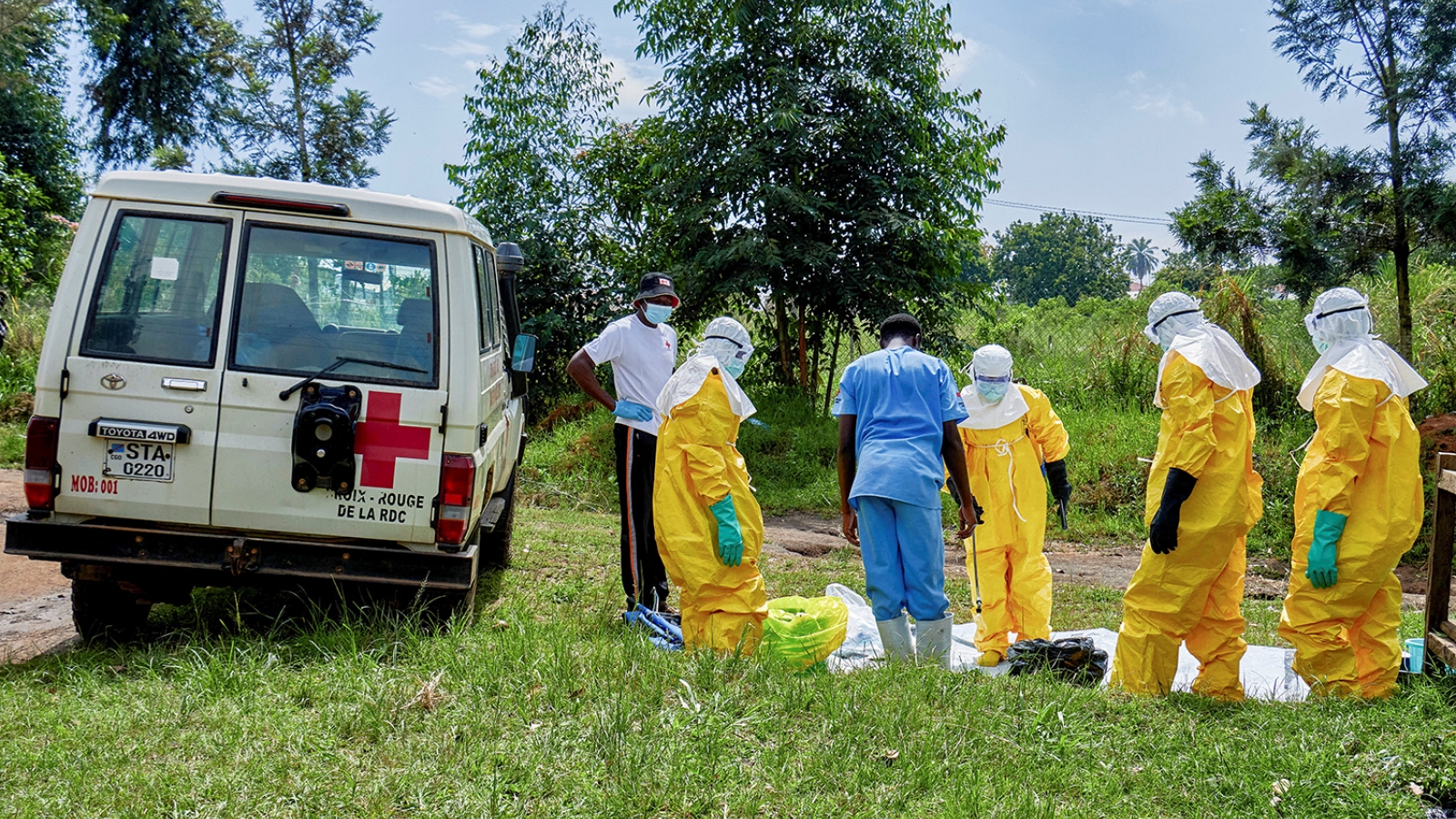 WHO nâng cảnh báo dịch Ebola, nhiều nước tăng cường giám sát y tế tại biên giới