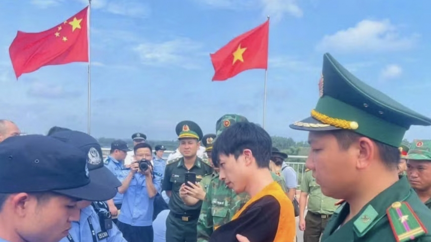 Vietnam hands over 33 law violators to China