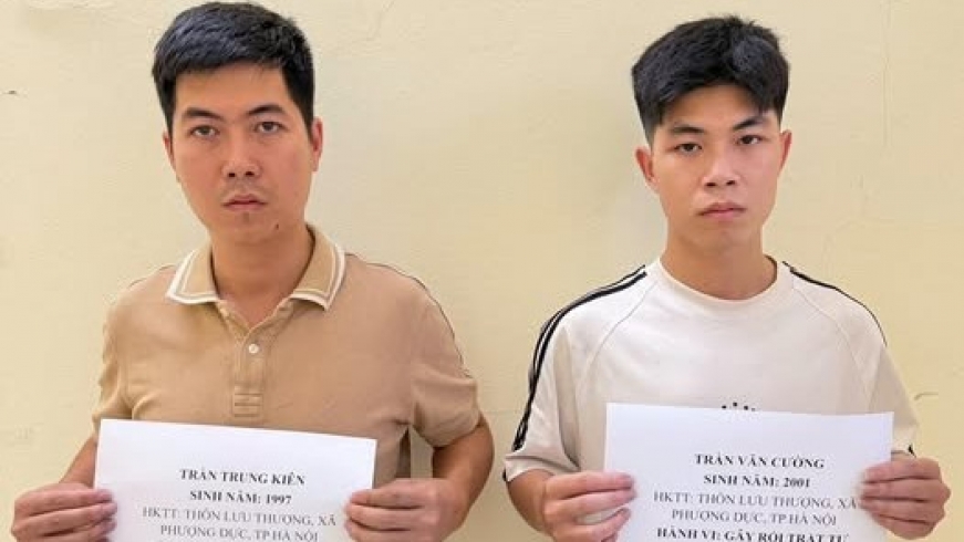 Tạm giữ 2 anh em xông vào quán cắt tóc hành hung phụ nữ tại Hà Nội