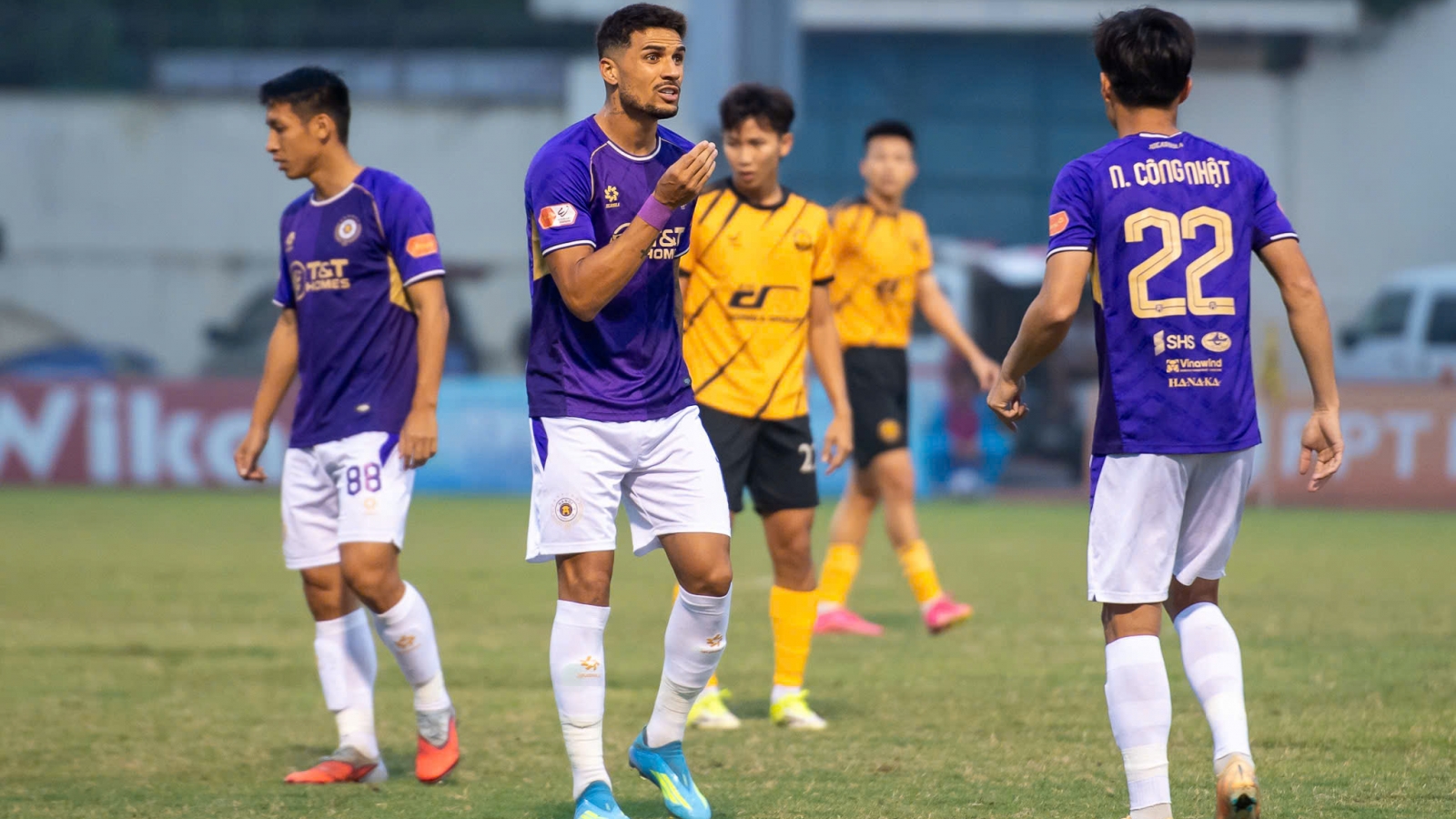 Hà Nội FC "thủng" hàng công ở vòng 23 V-League