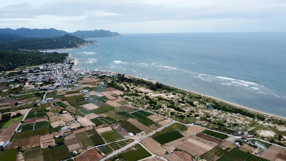 Khánh Hoà đưa cán bộ xuống xã để tăng tốc giải phóng mặt bằng dự án điện hạt nhân