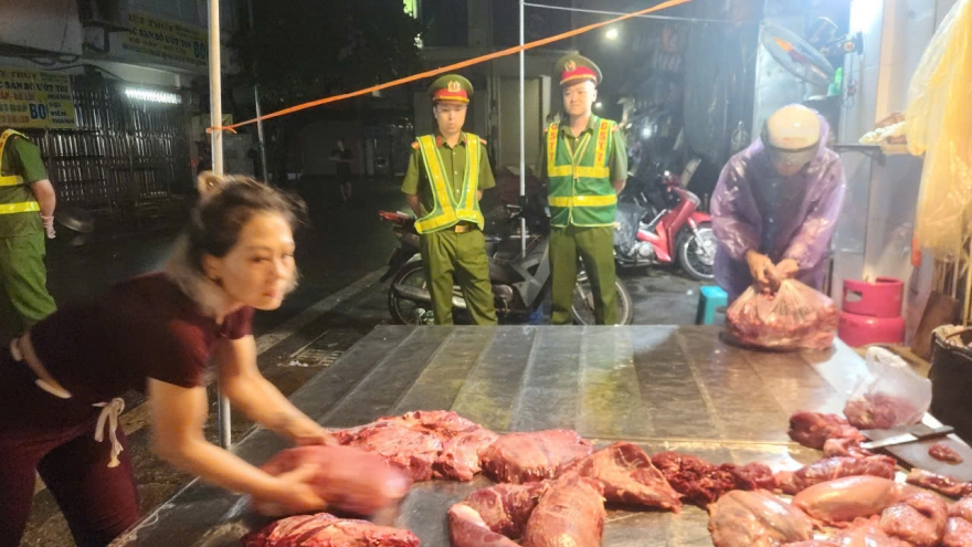 Kiểm tra đột xuất khu bán buôn thịt bò lớn ở Hà Nội lúc rạng sáng