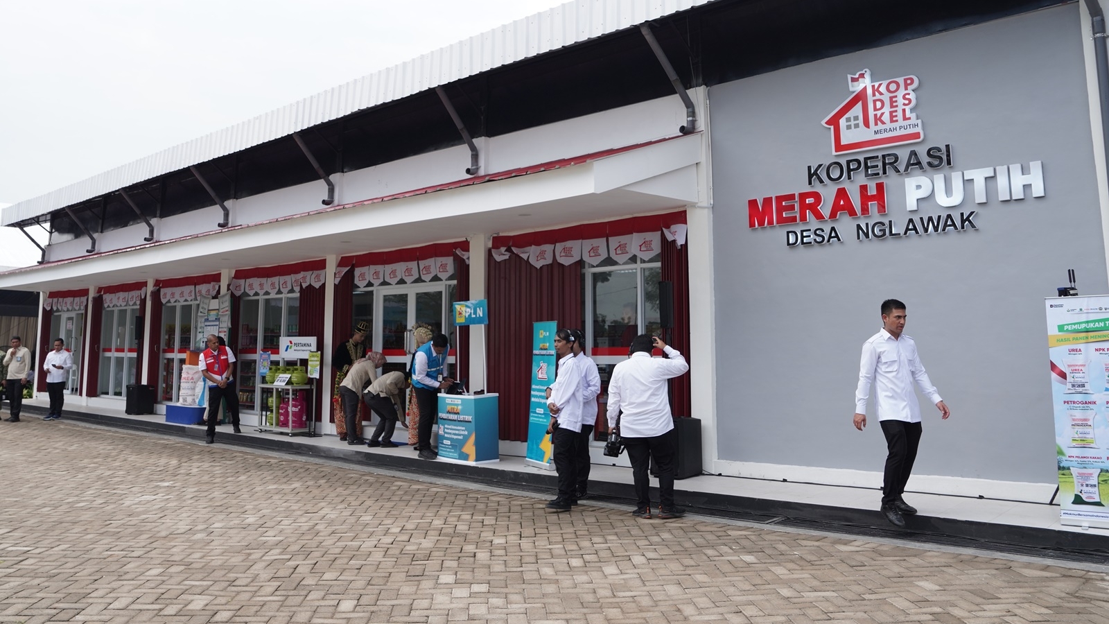 Tổng thống Indonesia tuyên bố sẽ chịu trách nhiệm nếu người dân bị đói