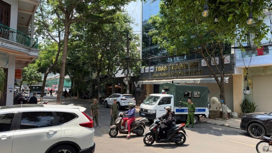 Nam thanh niên cầm dao cố thủ gần 2 ngày trong quán cà phê ở Buôn Ma Thuột