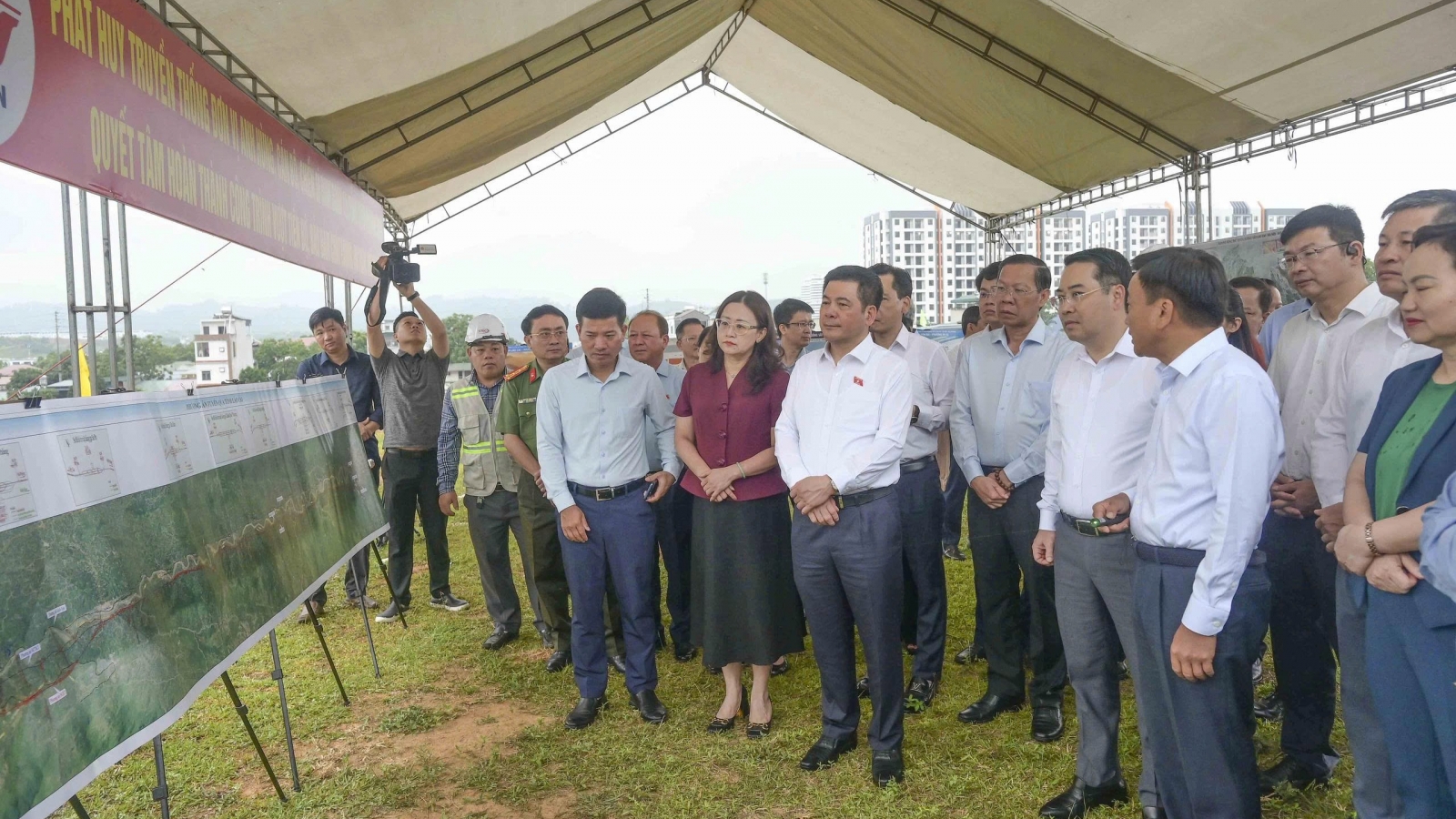 Phó Chủ tịch Quốc hội khảo sát thực địa dự án đường sắt Lào Cai-Hà Nội-Hải Phòng