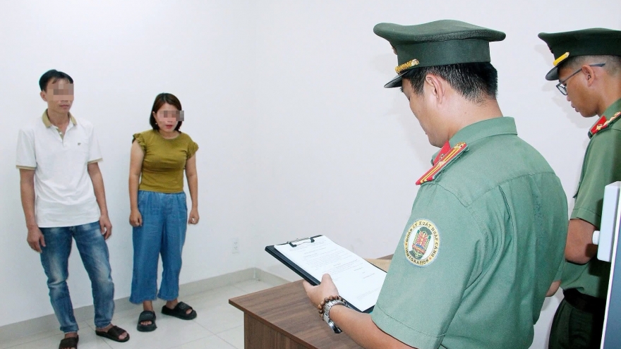 Khởi tố vợ chồng chủ doanh nghiệp tổ chức cho người nước ngoài ở lại trái phép