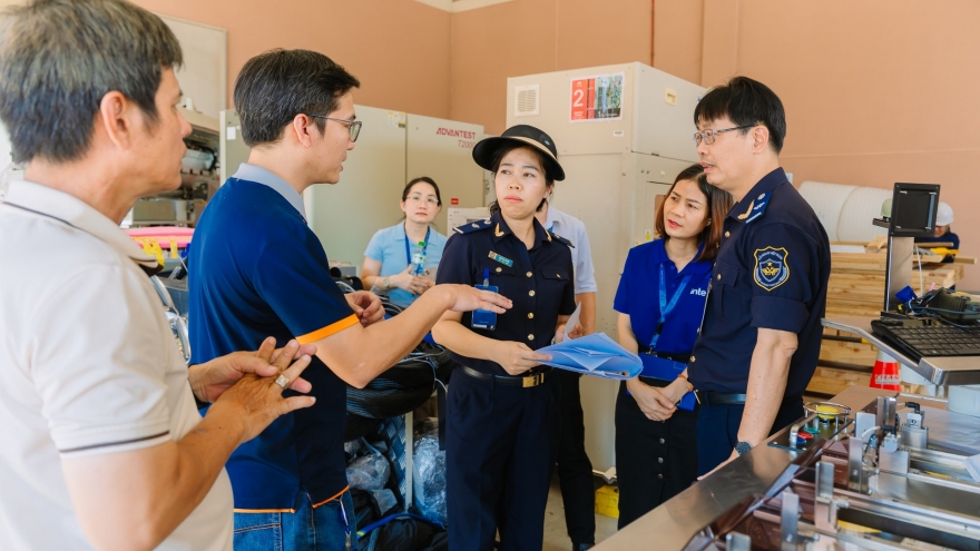 Intel donates chip-making equipment to boost semiconductor talent training
