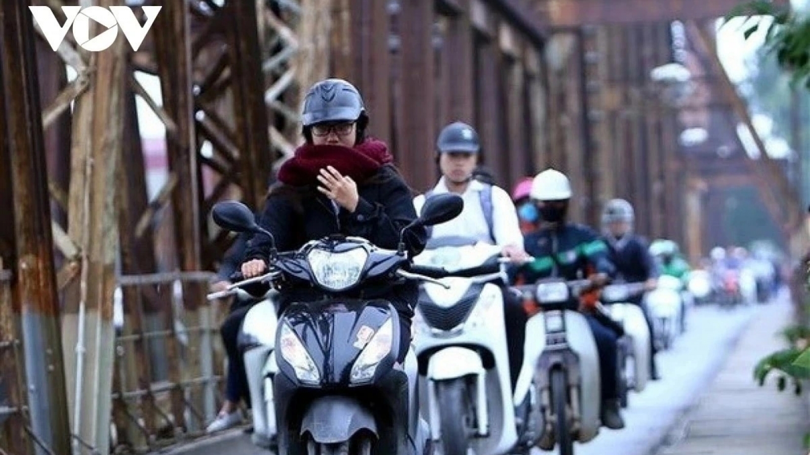 Không khí lạnh tràn xuống miền Bắc, Hà Nội chuyển mưa và mát từ đêm 7/5