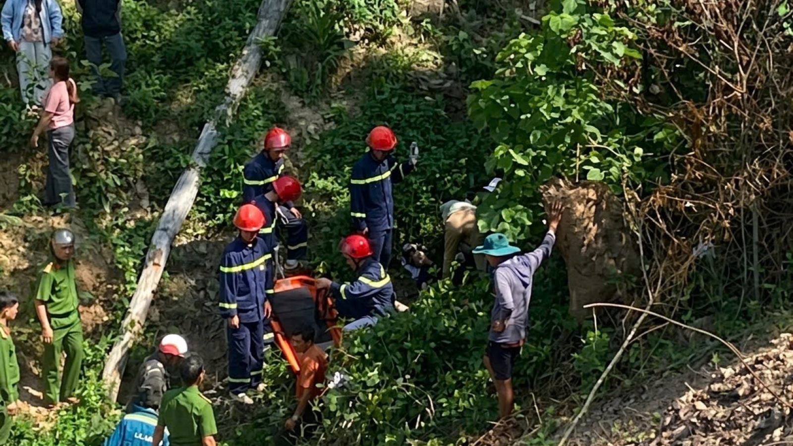 Đạp xe đi phượt, 2 học sinh rơi xuống vực sâu 50m khi qua đèo Buôn Krông