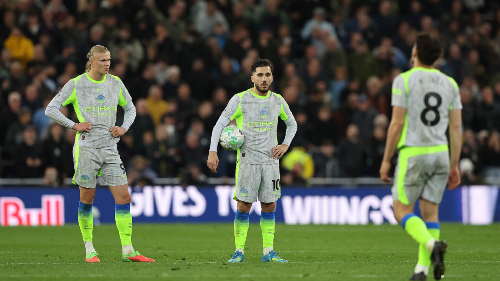 Kết quả bóng đá hôm nay 5/5: Man City bất ngờ chia điểm trước Everton