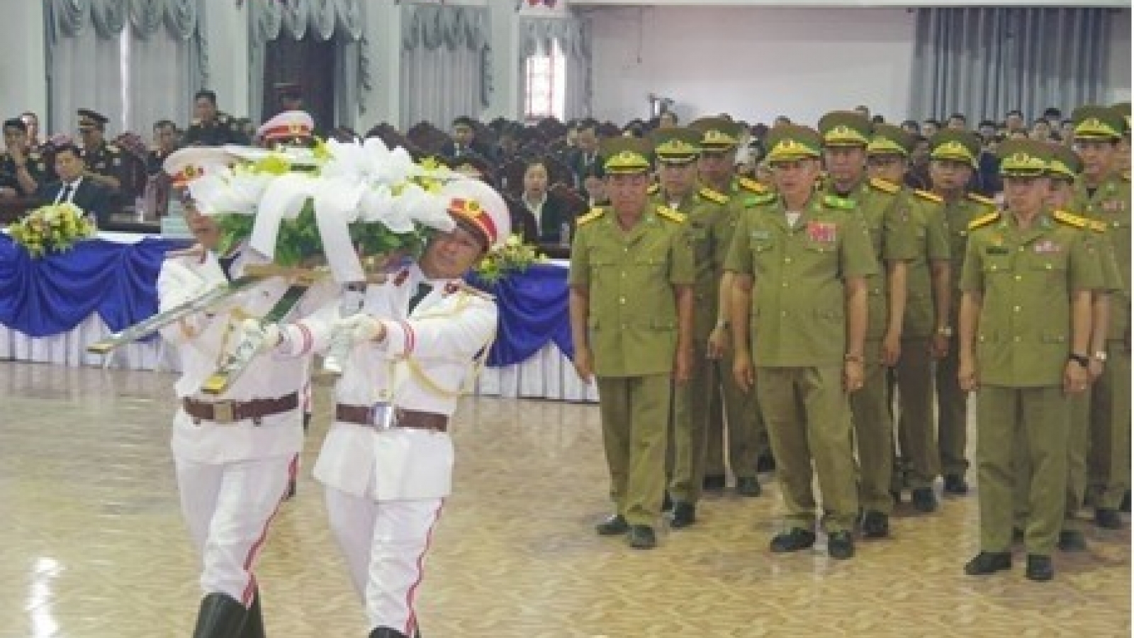 Remains of eight Vietnamese volunteer soldiers, experts brought home from Laos