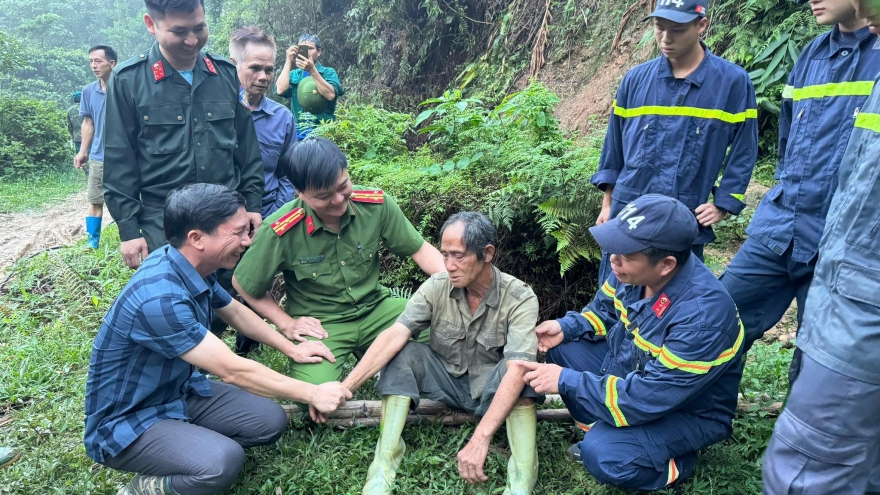 Tìm thấy người đàn ông sau 4 ngày lạc trong rừng ở Tuyên Quang