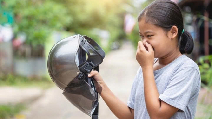 5 cách khử mùi hôi mũ bảo hiểm mà không cần tháo rời
