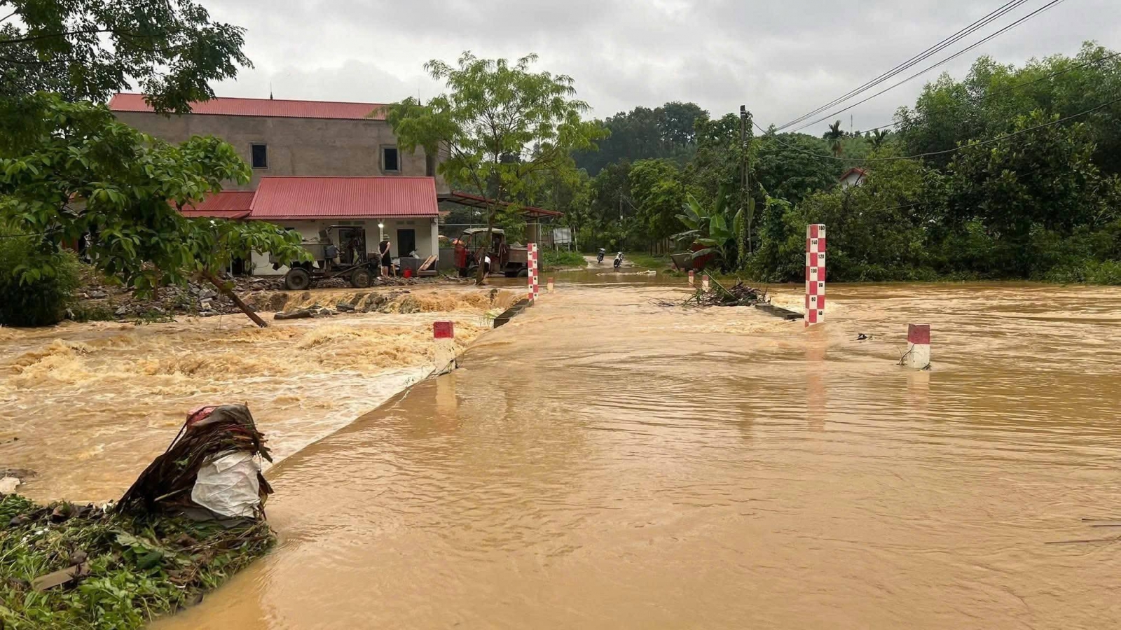 Mưa lớn gây ngập lụt nghiêm trọng ở vùng cao  Bắc Ninh, nhiều thôn bản bị cô lập