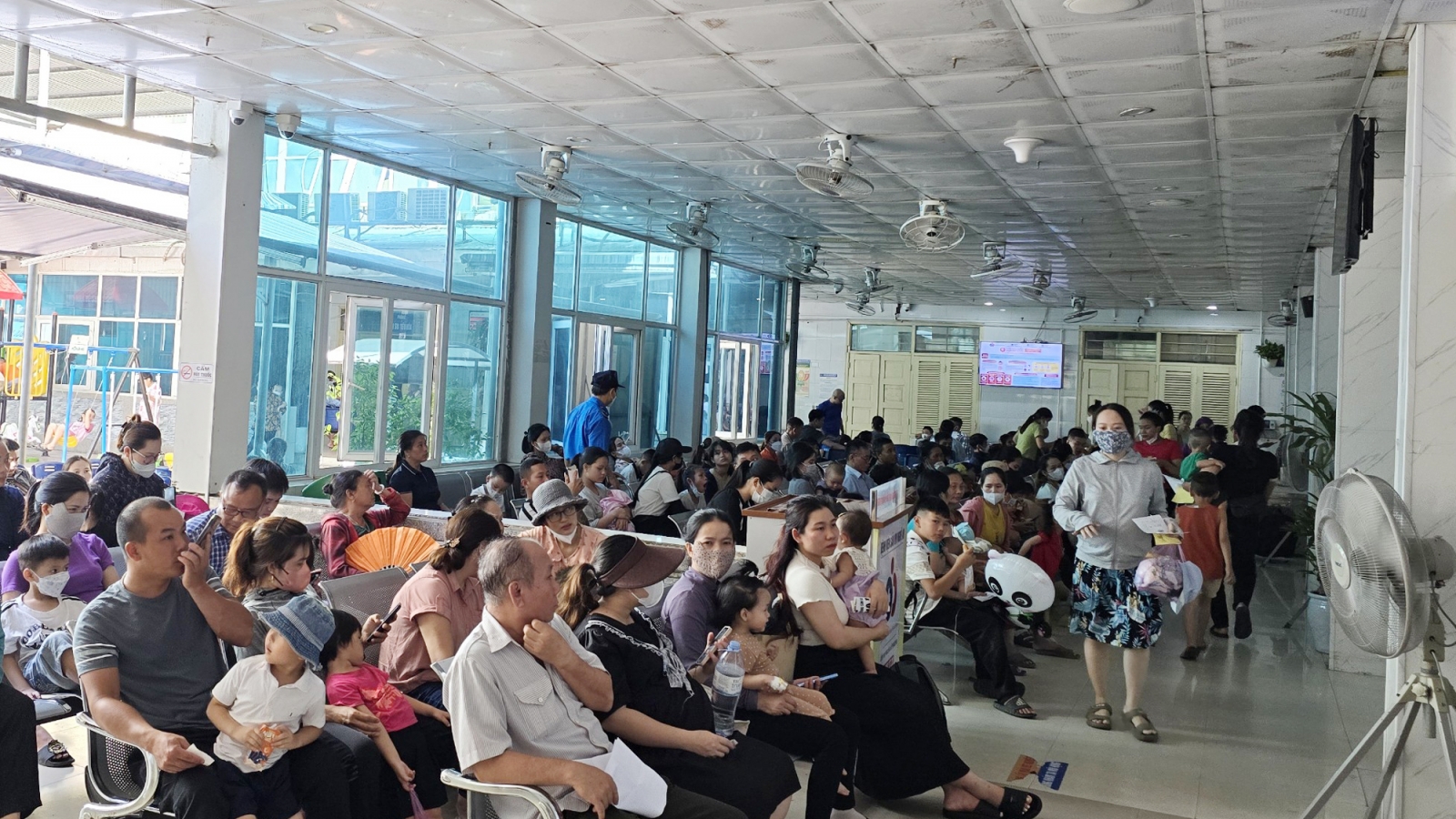 Nắng nóng kéo dài, nhiều bệnh lý nguy hiểm vào mùa