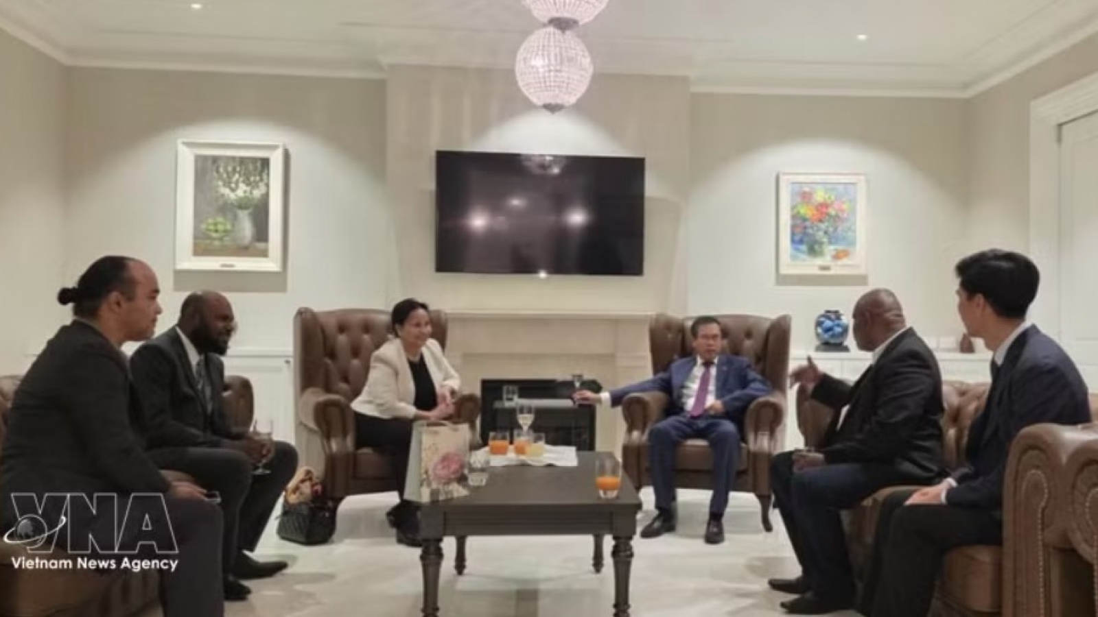 Nauru sees Vietnam as model of development, promising partner