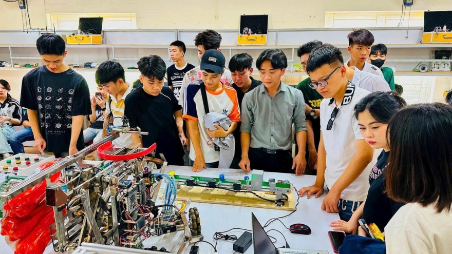 Hàng loạt ngành học miễn 100% học phí, ngành STEM có thể nhận học bổng từ năm 2026