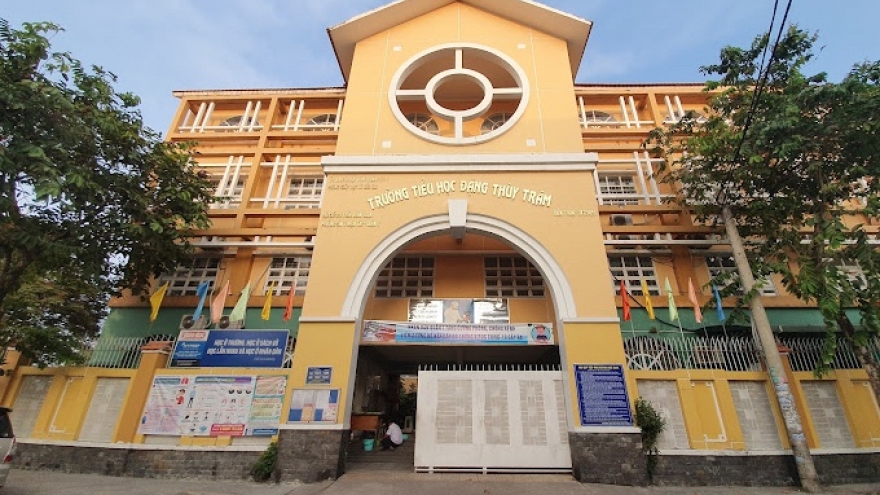 Nguyên nhân khiến hơn 100 học sinh tiểu học ở TP.HCM bị ngộ độc thực phẩm