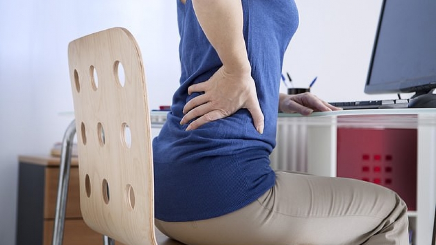 Mỏi mắt, đau lưng vì ngồi máy tính quá lâu: Cách cải thiện hiệu quả